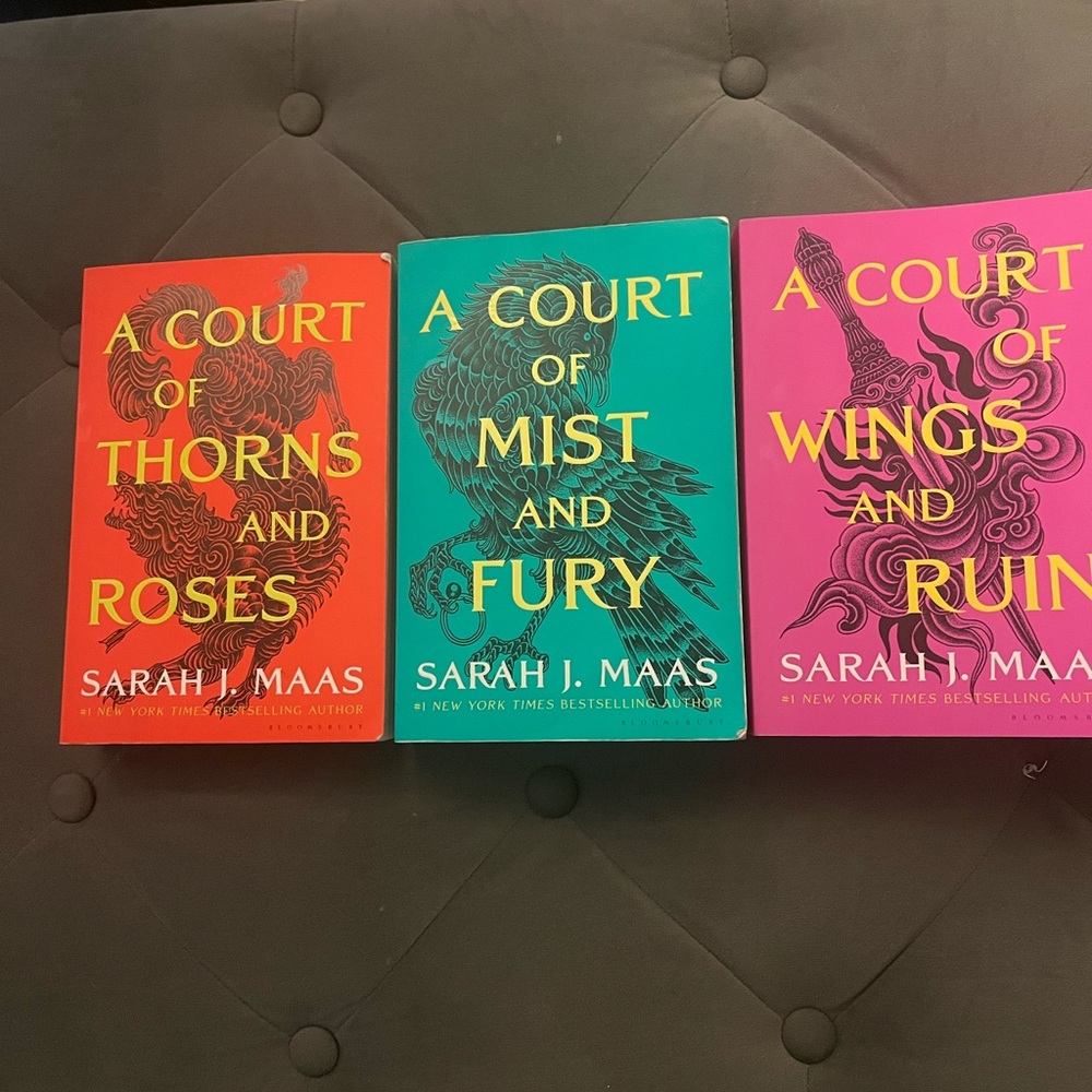 Sarah J. Maas paperbook Book Trio - Red, Teal, Pink